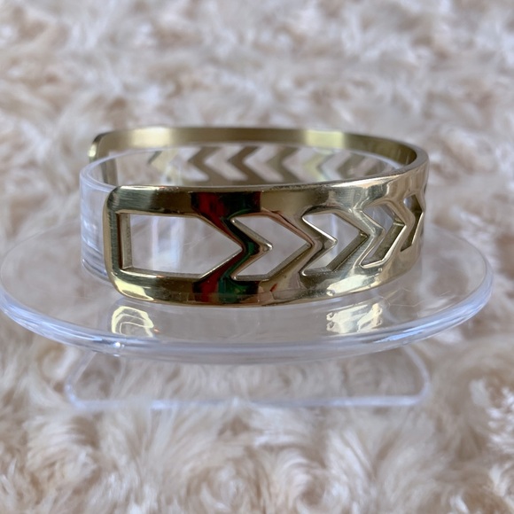 Rustic Cuff Chevron Arrow Gold Tone Cuff Bracelet - Picture 2 of 4